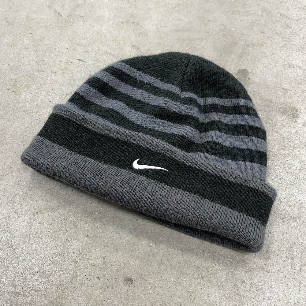 Vintage Nike Y2K Monochrome Striped Knit Beanie Black Grey Grunge Swoosh Hat